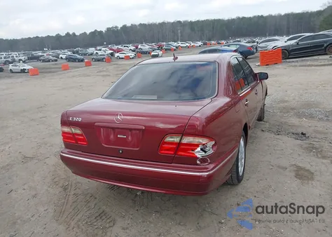 2000 Mercedes-Benz E 320 z USA, uszkodzony, nr VIN WDBJF65J3YB027148